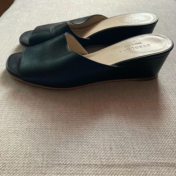 Everlane Black Italian Leather Wedge Sandals, Size 8.5 - Picture 9 of 9